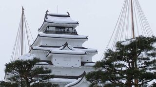 雪の鶴ヶ城