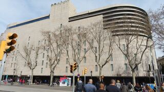 カタルーニヤ広場横デパート