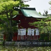 鶴岡八幡宮境内にある神社