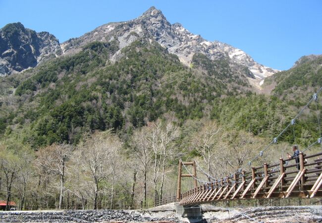 明神橋と明神岳の組み合わせ景色が綺麗