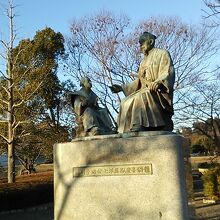 ありし日の徳川斉昭公、慶喜公の銅像。こういう見どころも色々