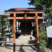 嵐山の小道にある神社