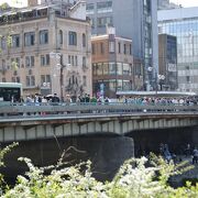 京都の四条通りの橋