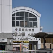 小田原から箱根へと続く鉄道路線