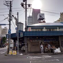 小さな市場でした