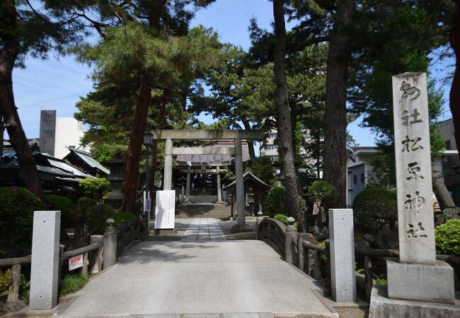 小田原の市街地にある神社