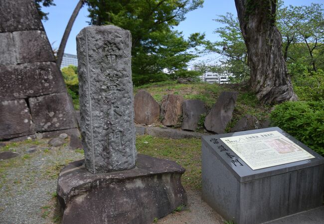 天守閣につながる門