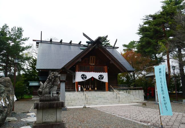 富良野の市街地にある神社