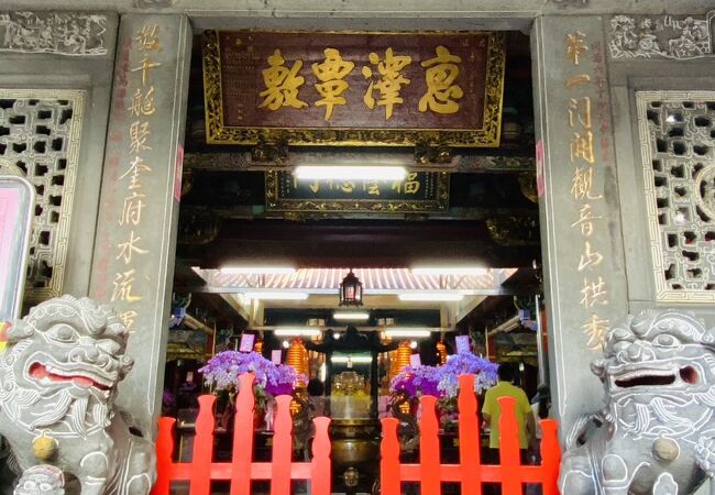 台北にありながらローカル色の強い廟