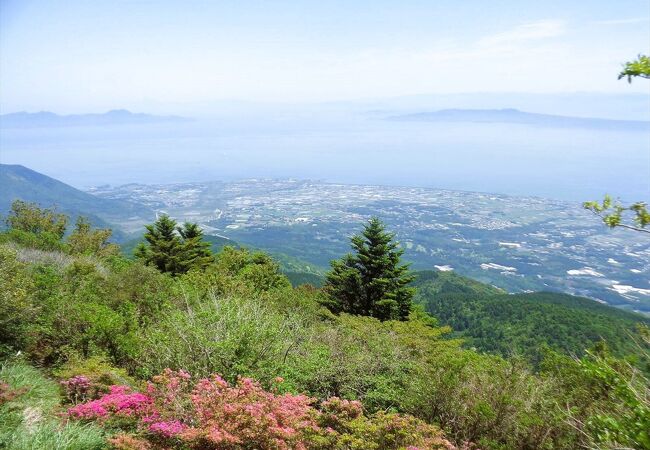 平成新山が眺められ、有明海方面は絶景です