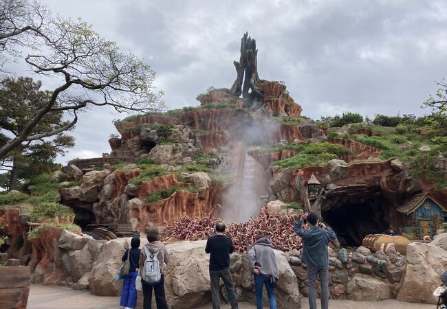 公式】スプラッシュ・マウンテン | 東京ディズニーランド/Tokyo