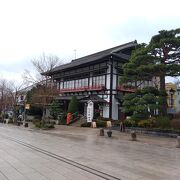 善光寺の雰囲気にピッタリな郵便局