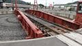 改札の外からでも間近