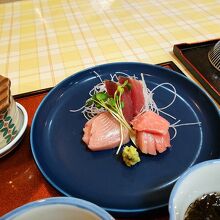 夕食のお刺身3種盛り（生カツオ入り）