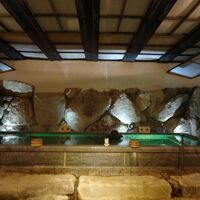 改装された岩の湯（旅館許可済み、利用時間外の撮影です）