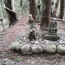 箸折峠・牛馬童子像