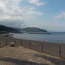 オレンジビーチは砂浜がきれいで海水浴に向いていると思います。