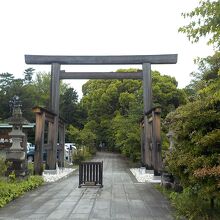 二宮神社の参道は小田原城址公園内にあります。