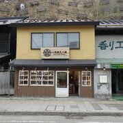 堺町通り沿いに建つ雑貨店