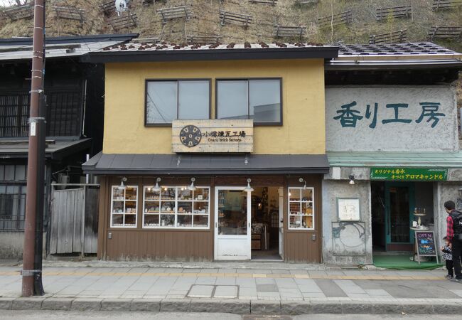 堺町通り沿いに建つ雑貨店