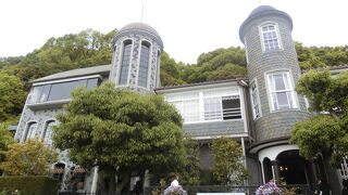 北野の洋館の中の高台にあります。