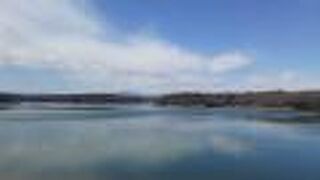 湖と山々のコントラストが綺麗なのは勿論、日によっては富士山を眺めることも出来ます