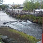 清らかな水が流れます