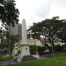 白っぽいオベリスク