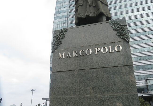 マルコ ポーロ像