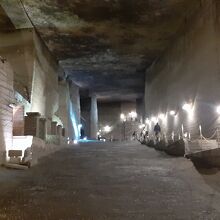 広大な地下空間