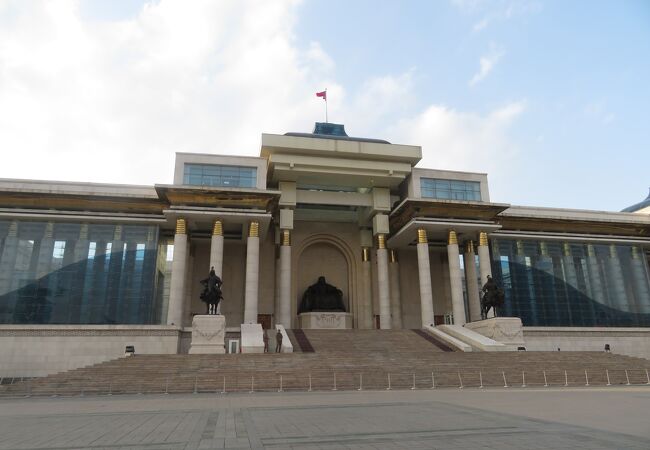 政府宮殿 (国会議事堂)