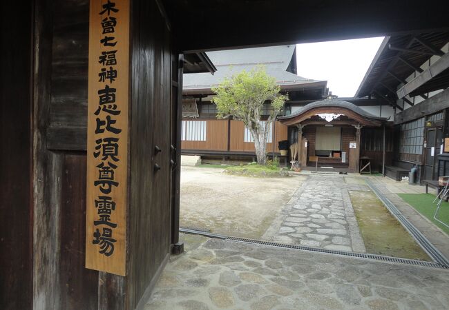 妻籠宿の丘の上にあるお寺