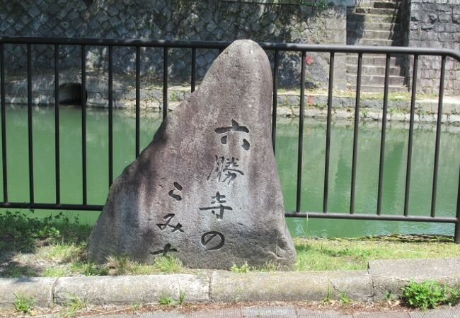 疎水に沿った小さな散歩道よ