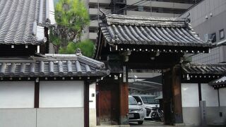 大通りから近いが静か