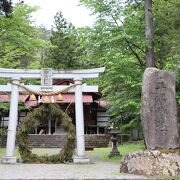 平湯温泉バスターミナルの近くにある神社