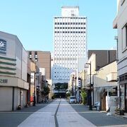 門前町の色合いが濃い通り