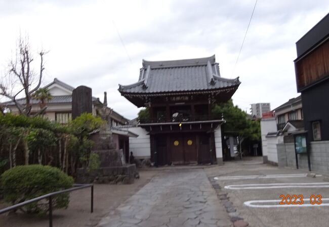 海門寺公園のすぐお隣にありました。