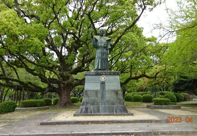 蜂須賀家政銅像