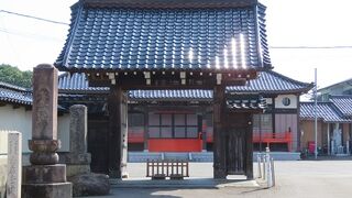敷地が広い印象の浄土宗寺院