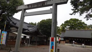 豊橋公園のすぐ南に位置する歴史ある神社