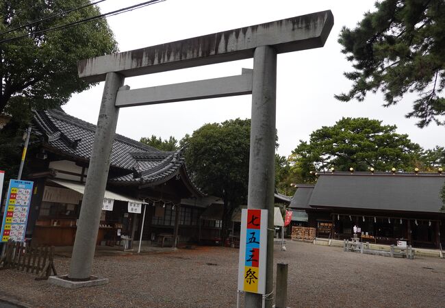 豊橋公園のすぐ南に位置する歴史ある神社