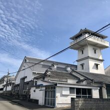 おっ、これは何だろう⁈車を路肩に停めてみる