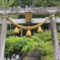 モネの池の隣にある根道神社