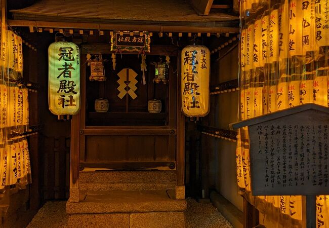 冠者殿社は八坂神社御旅所の一部と思っていましたが、別の社です。