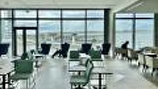 航空会社のラウンジとしては微妙。普通に快適なカードラウンジ。