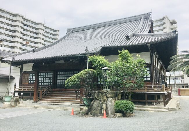 千代に鎮座する寺院