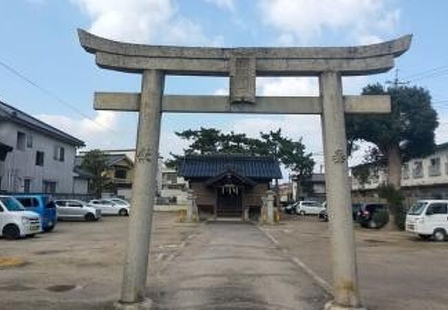 小さい神社