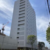 1階がガラス張りの朝食エリア