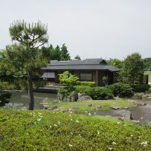 臨江閣日本庭園と本館