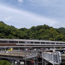 ほとんど始発に近い最寄りの駅「新神戸」！